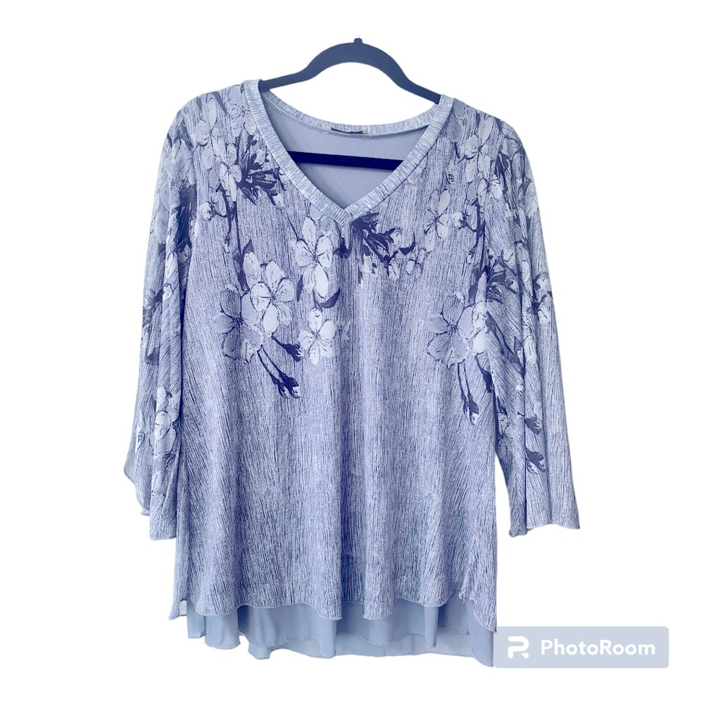 Beautiful flowy top with butterfly split sleeves.